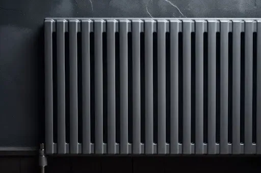 Czarny grzejnik łazienkowy